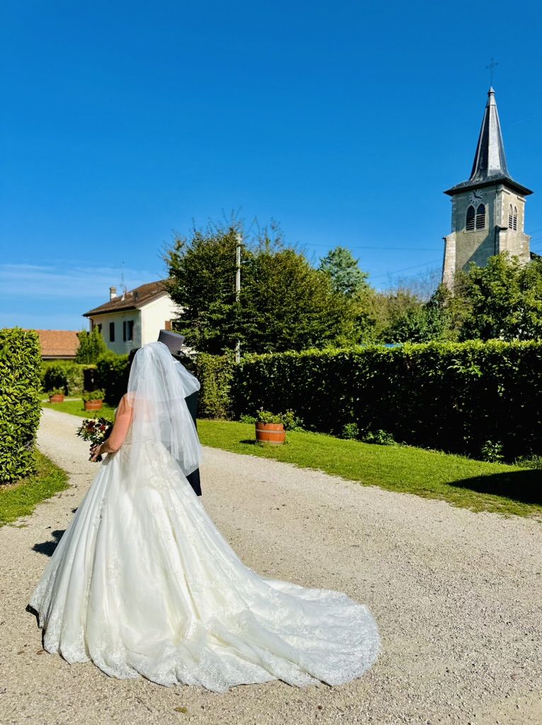 Les mariés dans l'allée